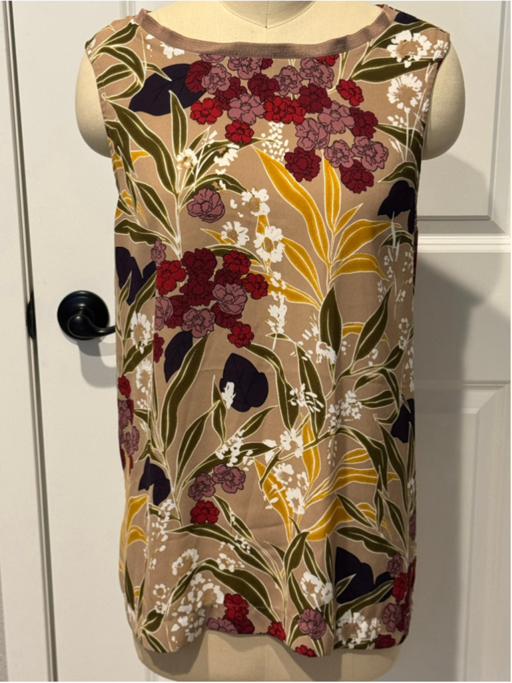 Women's LOFT Outlet L Tropical Floral Tank Top in Beige and Red